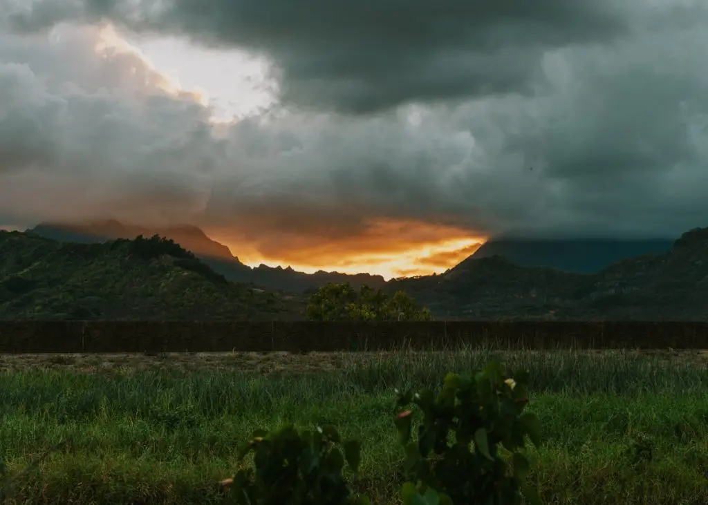 Oahu housesitting sunset view