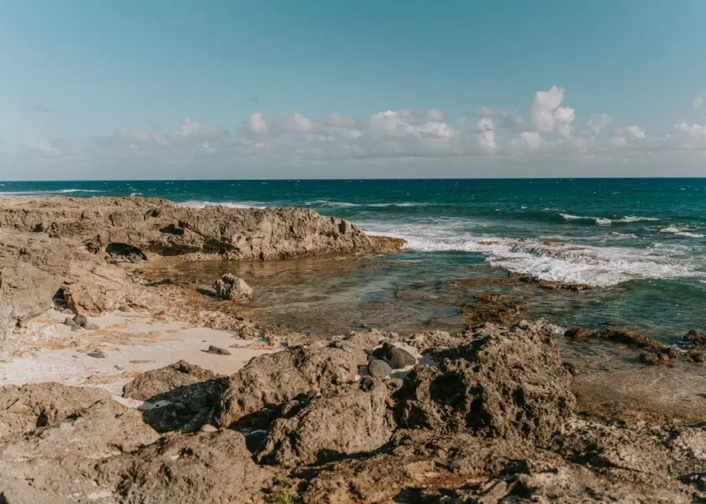 Ocean views on the Kaena Point Trail on Oahu's North Shore