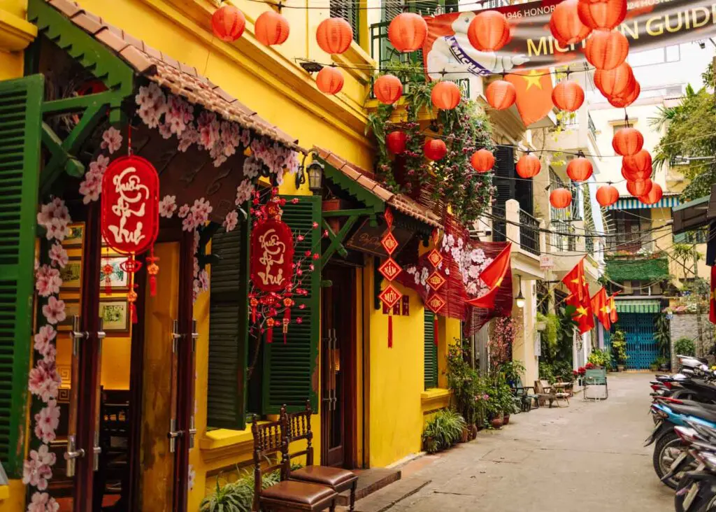 Hanoi's West Lake alleyway