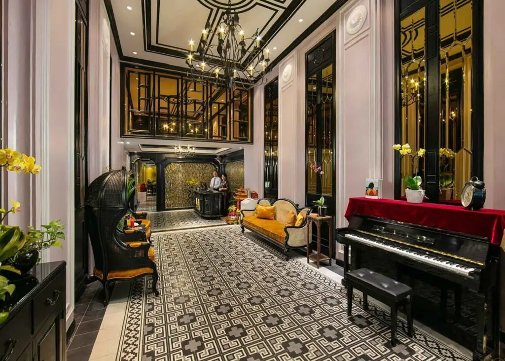 Lavender Central Hotel & Spa Hanoi lobby